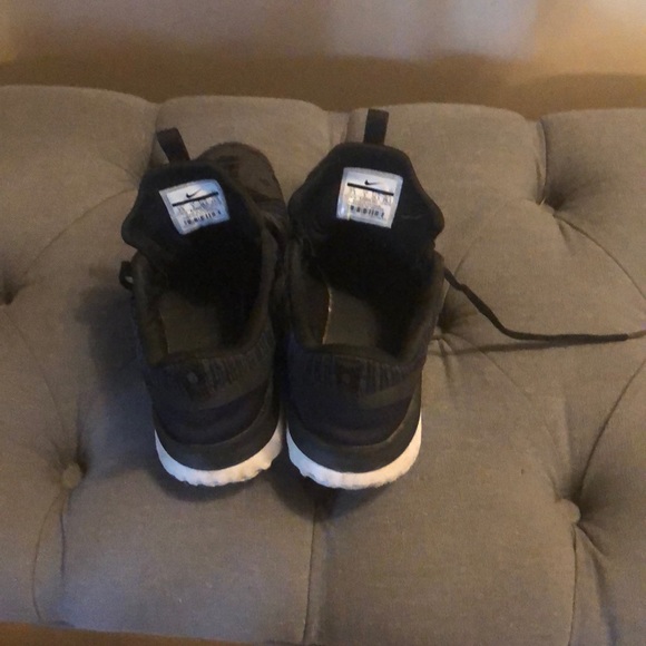 Ladies Nike running shoes - Picture 2 of 2